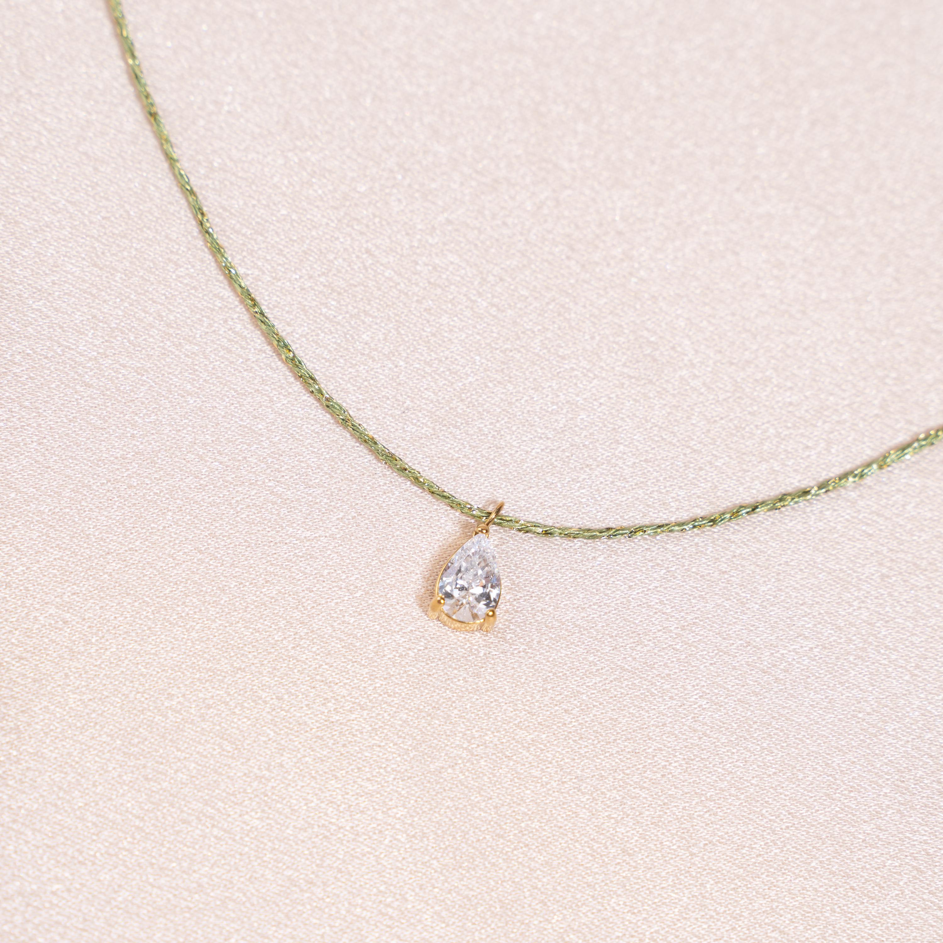 Collier acier inoxydable ornée de zirconium en forme de goutte / Collier fin femme en cordon vert